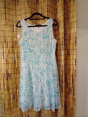 Perceptions New York Floral Lace Overlay Dress in size Large